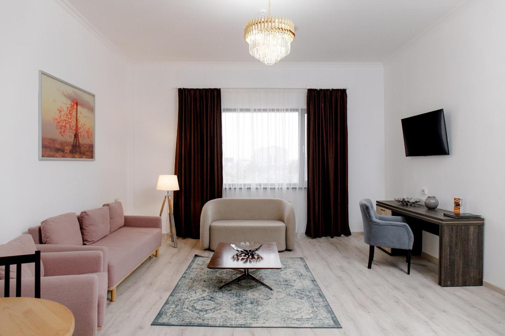 מלון Atyraū Infinity Plaza Block 1 מראה חיצוני תמונה