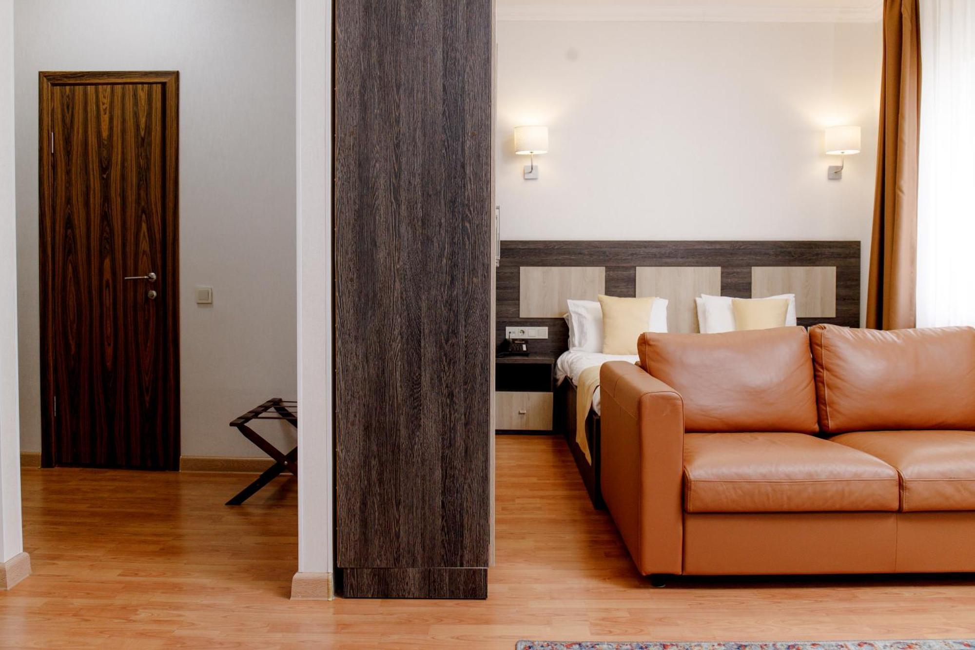 מלון Atyraū Infinity Plaza Block 1 מראה חיצוני תמונה