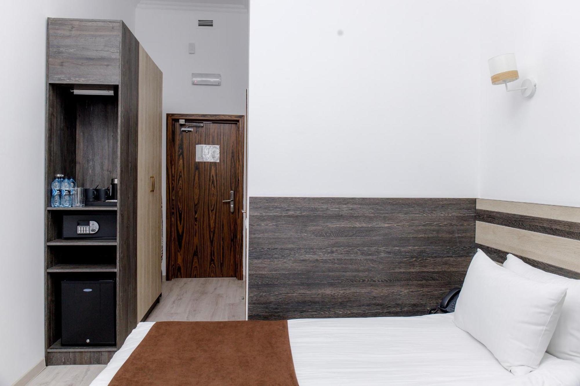 מלון Atyraū Infinity Plaza Block 1 מראה חיצוני תמונה
